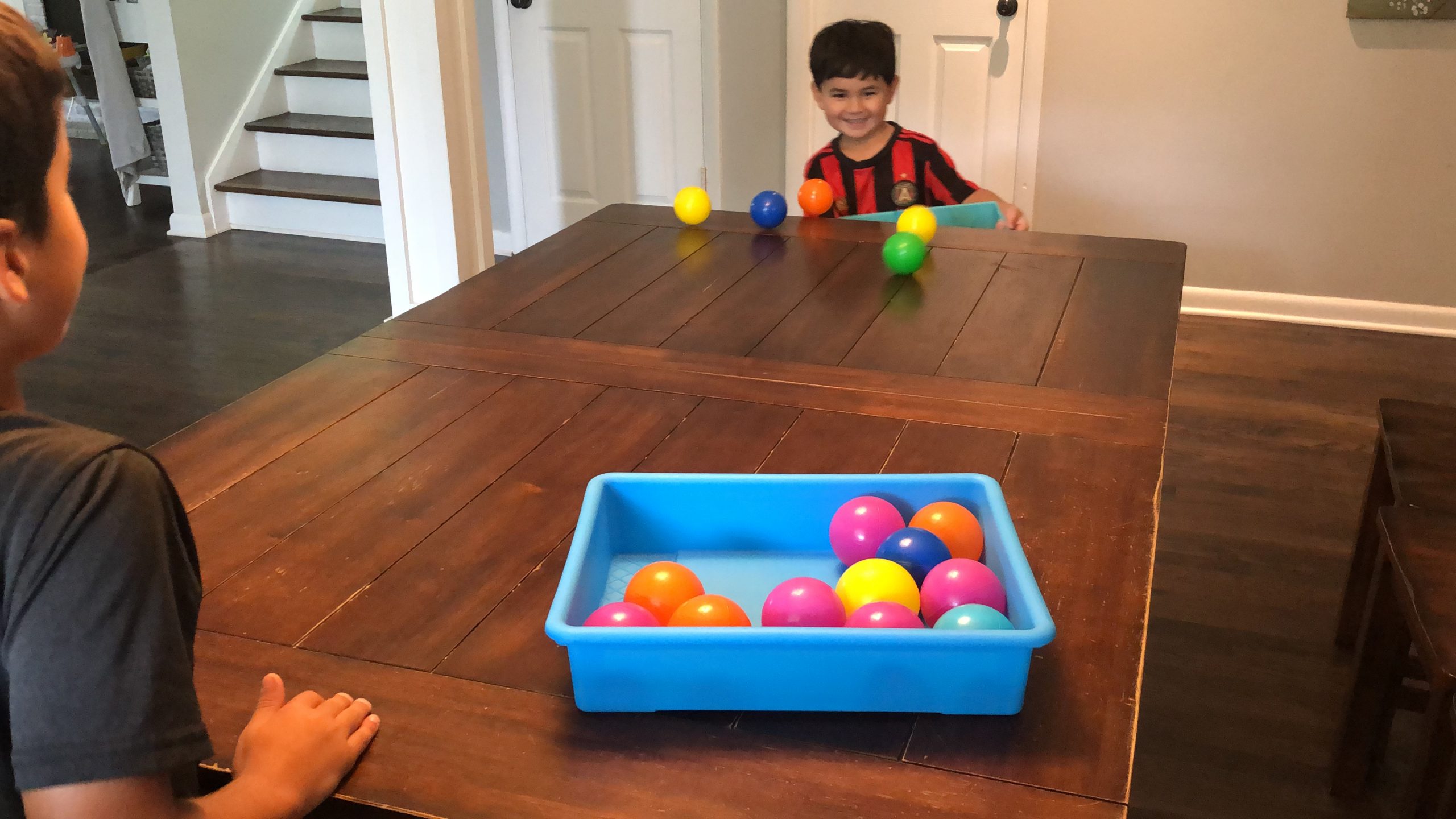 Playing with balls: activities 3-6 years